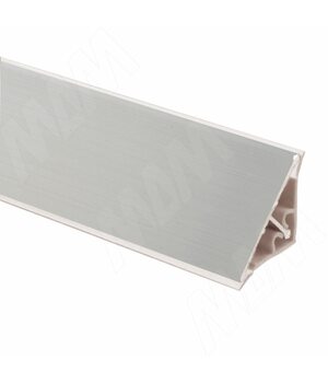 Плинтус алюминиевый треугольный L=4м, серебро